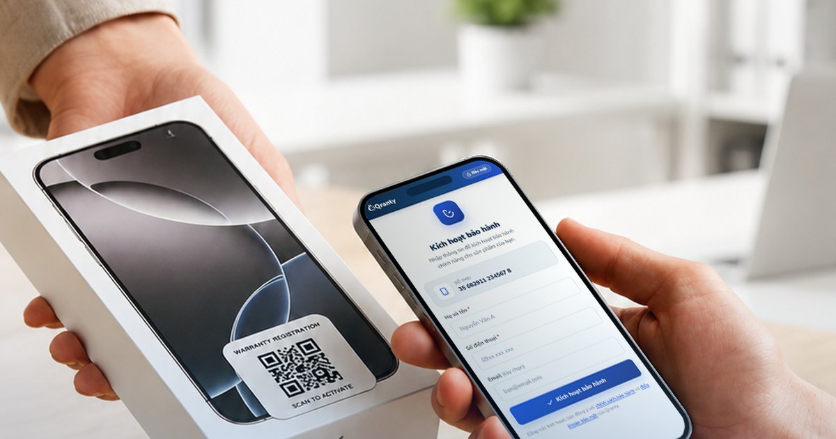 Khách quét mã QR trên hộp máy để quản lý bảo hành bằng mã QR ngay tại quầy